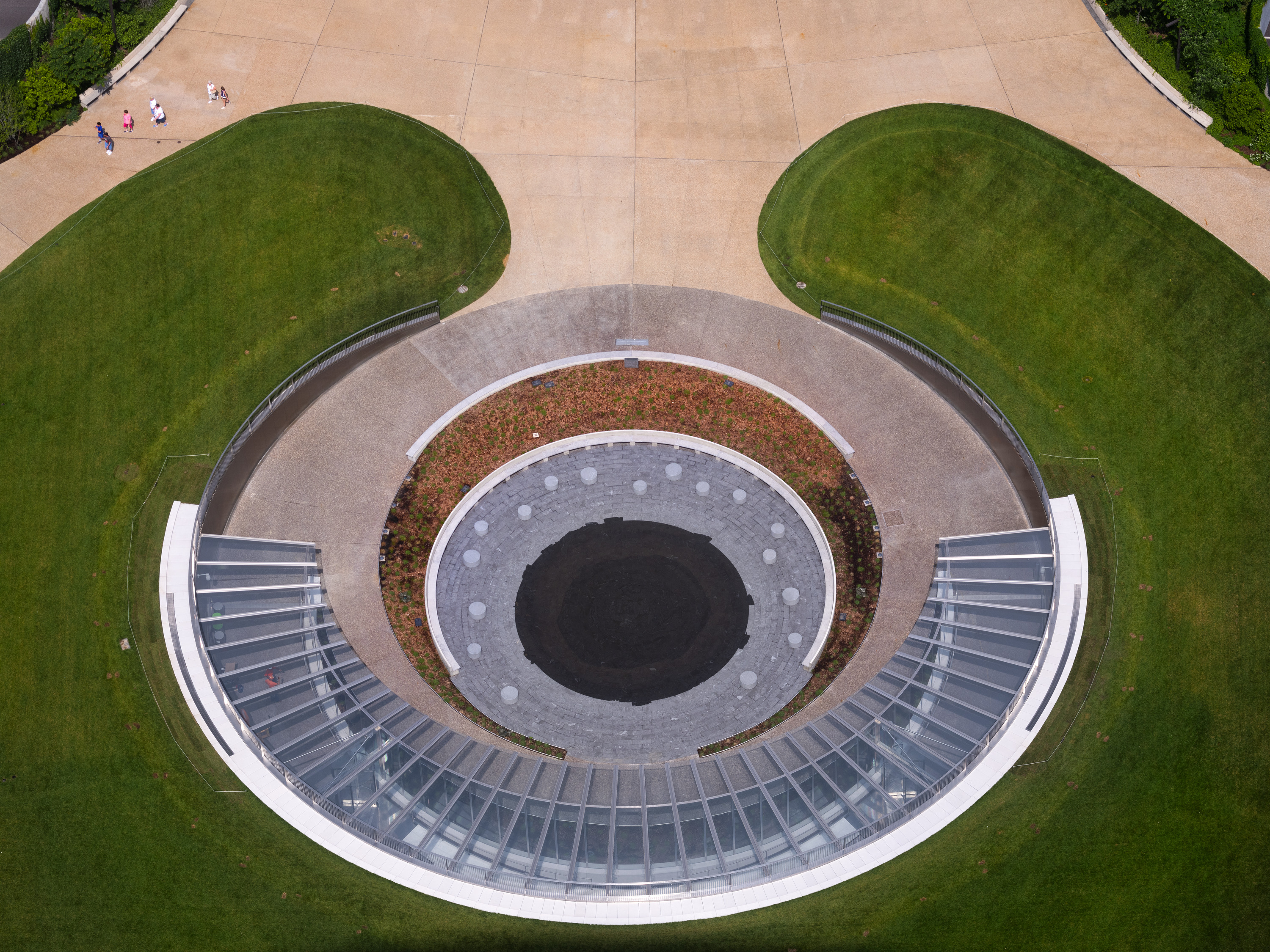 Gateway Arch museum aerial shot