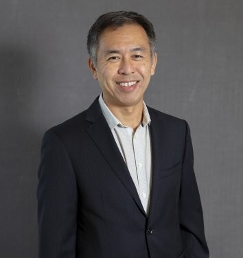 A photograph of Thomas Lee