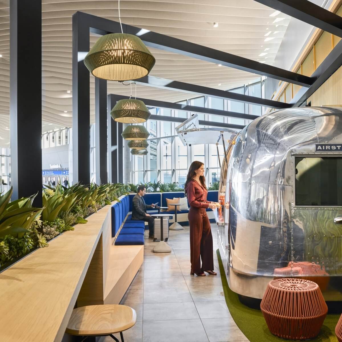 Chase Sapphire Lounge by The Club at Phoenix Sky Harbor