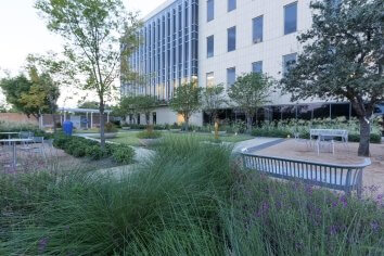 UT Southwestern Moncrief Cancer Institute Exterior Small