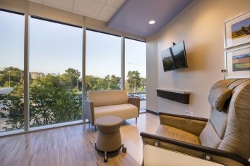 UT Southwestern Moncrief Cancer Institute Patient Room Small