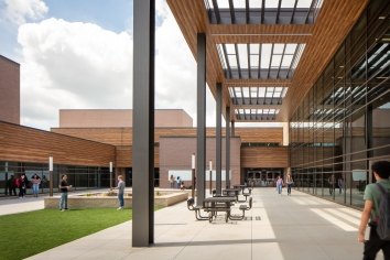 Outdoor common space for learning and dining