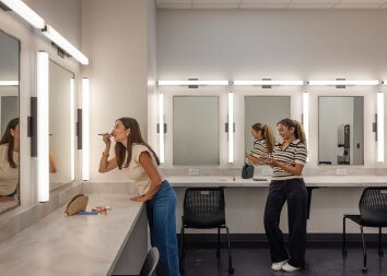 Frisco-backstage