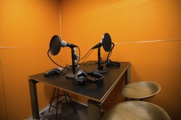 Bustle_Podcast Studio
