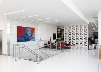 SFO DeltaSkyClub Stairs