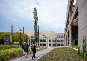 Vari LC Outside